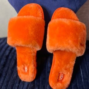 Ugg fluffy slippers- Cozetta curly